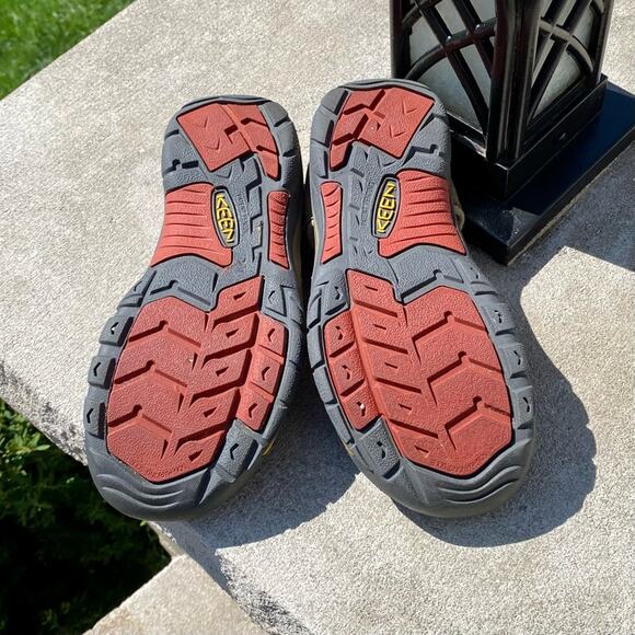 Keen Hiking Closed Toe Sandals Boys Size 5 US Waterproof Outdoors Tan Orange - Picture 13 of 16